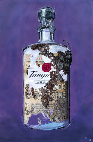 Bild einer Tanqueray Flasche als Alkoholika Artefakt Kunstdruck von Dominik Lommer als Bild lila oder Poster für Wohnzimmer