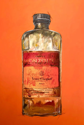 Alte Künstlerflasche mit Etikett Veuve Cicquot auf orangefarbenem Hintergrund als limitierter Kunstdruck