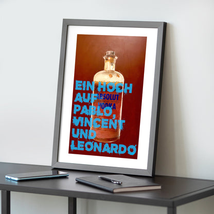 Exklusiver Kunstdruck "Absolut Vodka" mit humorvollem Spruch, Teil einer faszinierenden Serie, die historische Künstlerflaschen und moderne Alkoholmarken kombiniert. Hochwertig auf weißem Papier gedruckt und gerahmt (40 × 50 cm), ideal für Kunstliebhaber und Humorenthusiasten.