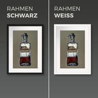 Kunstdruck Alkoholika Artefakt Don Papavor einer grauen Wand mit schwarzem und weissem Bilderrahmen
