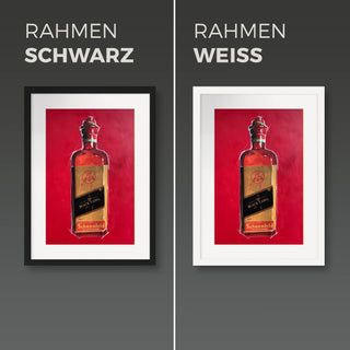 Kunstdruck Alkoholika Artefakt Johnny Walker vor einer grauen Wand mit schwarzem und weissem Bilderrahmen