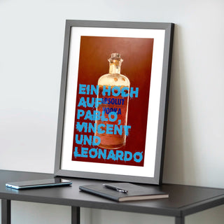 Exklusiver Kunstdruck mit humorvollem Spruch, gerahmtes Bild einer Absolut Vodka Flasche als Alkoholika Artefakt Kunstdruck von Dominik Lommer als Bild für Wohnzimmer